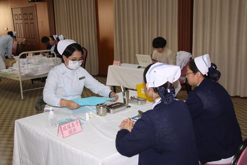 青岛市口腔医院举办第八届青年护士护理技能大赛(图1)