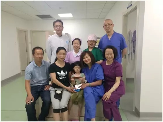 “西部行”志愿者助力完成云南省首例全麻下儿童口腔疾病治疗(图1)