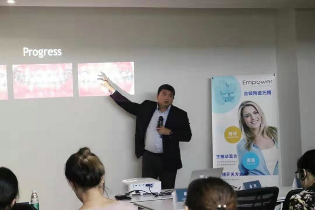 美国伯明翰阿拉巴马大学Chung How Kau教授来苏州口腔医院访问讲(图1)