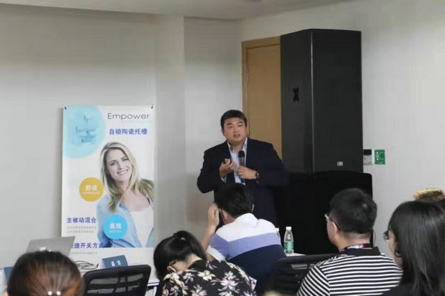 美国伯明翰阿拉巴马大学Chung How Kau教授来苏州口腔医院访问讲(图2)