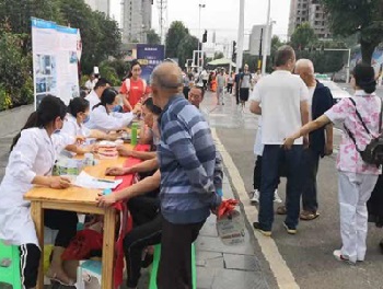 遵医口腔“健康义诊”走进新蒲新区(图1)