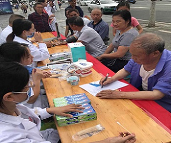 遵医口腔“健康义诊”走进新蒲新区(图2)