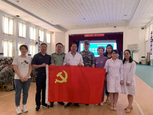无锡口腔医院党员志愿者进军营(图1)