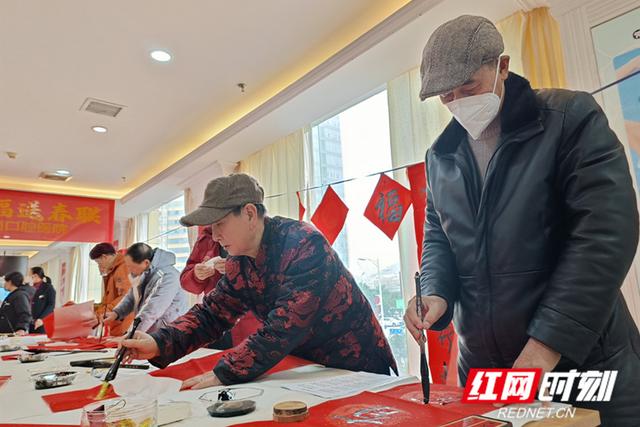 永州中南口腔医院开展“欢喜迎新春 送福送春联”活动(图5)