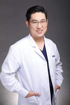 潜心钻研种植技术，瑞尔齿科周建飞在种植医学道路上笃定前行(图1)