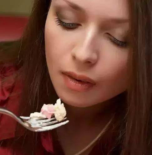 拔牙需要注意什么？拔牙前可以吃东西吗？(图3)