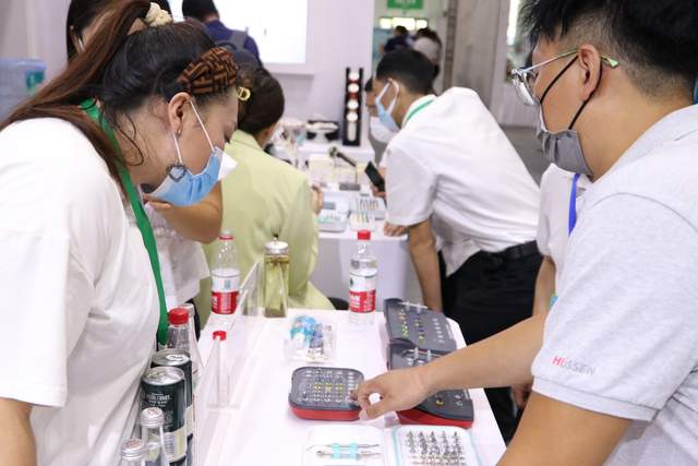 2022首届内蒙古口腔医疗设备展览会暨学术研讨会盛大开幕(图7)